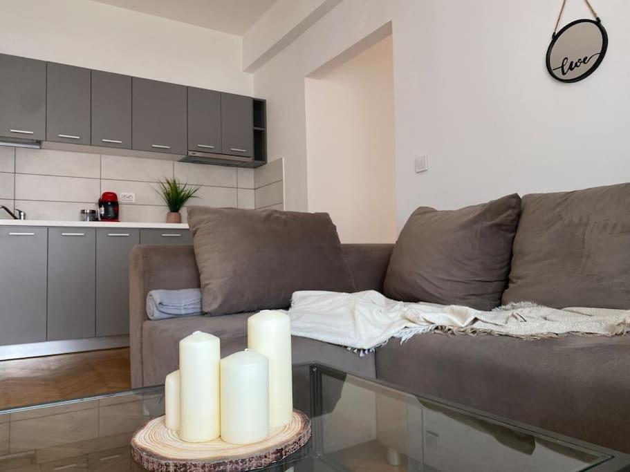 2 Bedroom Apartment With Terrace In City Center Bucharest Exterior photo